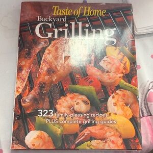 Taste of Home Backyard Grilling Cookbook  (323 Recipes) New